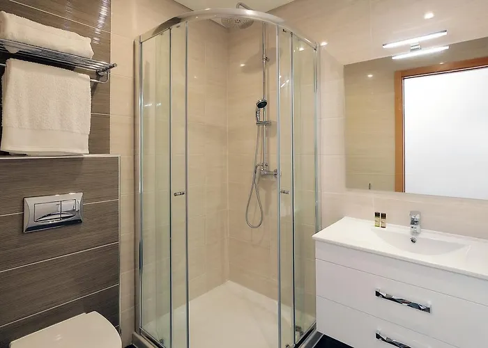 Sunfield - Only Adults 4*